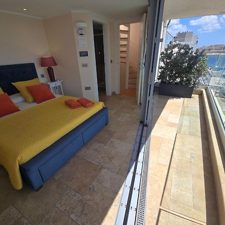 Unique Seafront Triplex Penthouse With Panoramic Bedroom & Rooftop Jacuzzi Overlooking Valletta Sliema Exteriör bild