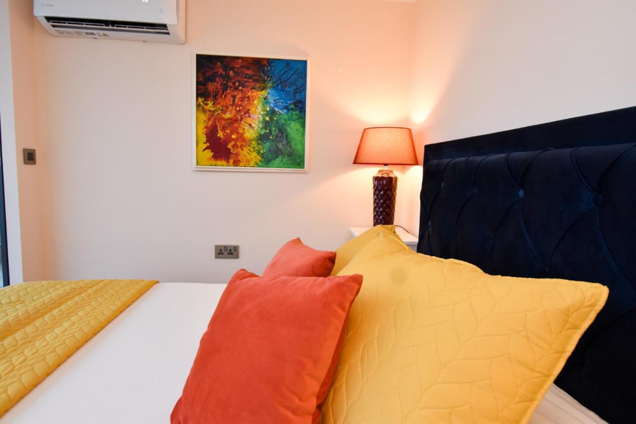 Unique Seafront Triplex Penthouse With Panoramic Bedroom & Rooftop Jacuzzi Overlooking Valletta Sliema Exteriör bild