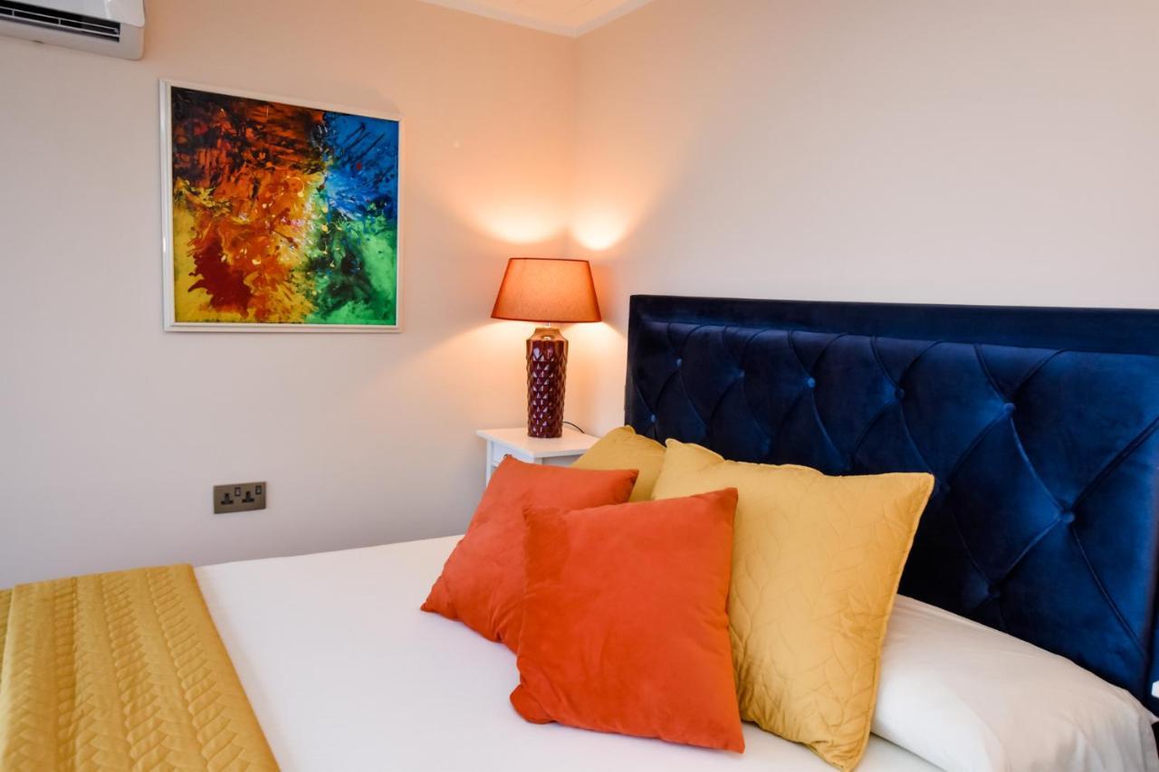 Unique Seafront Triplex Penthouse With Panoramic Bedroom & Rooftop Jacuzzi Overlooking Valletta Sliema Exteriör bild