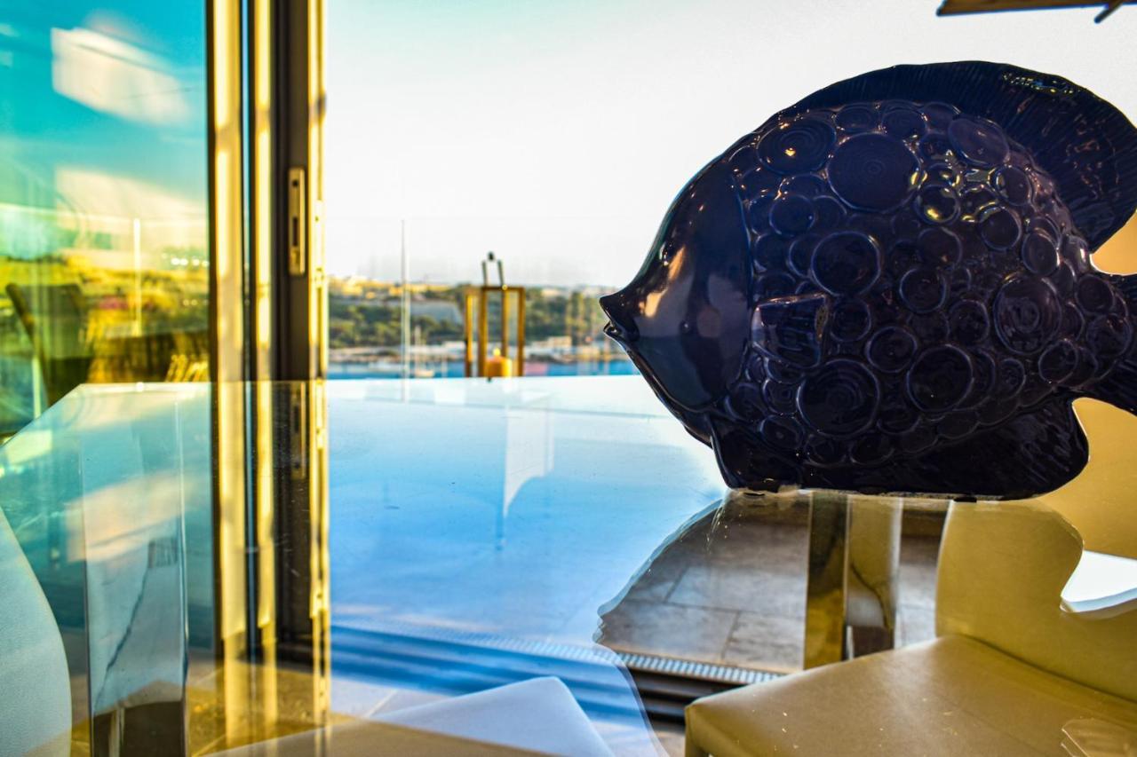 Unique Seafront Triplex Penthouse With Panoramic Bedroom & Rooftop Jacuzzi Overlooking Valletta Sliema Exteriör bild