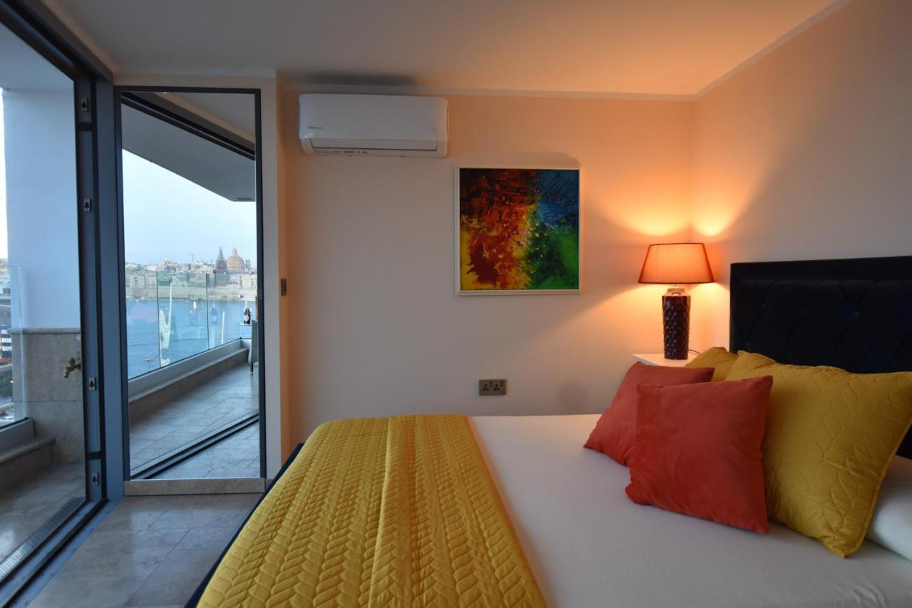 Unique Seafront Triplex Penthouse With Panoramic Bedroom & Rooftop Jacuzzi Overlooking Valletta Sliema Exteriör bild