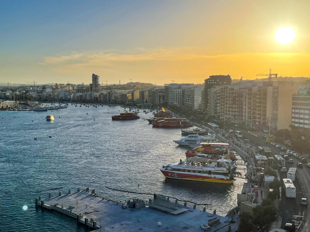 Unique Seafront Triplex Penthouse With Panoramic Bedroom & Rooftop Jacuzzi Overlooking Valletta Sliema Exteriör bild