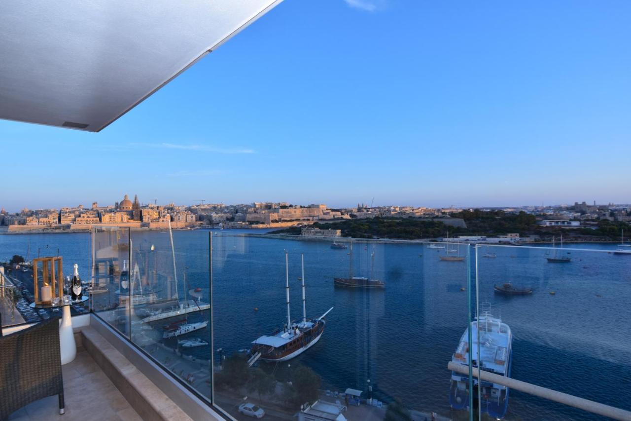 Unique Seafront Triplex Penthouse With Panoramic Bedroom & Rooftop Jacuzzi Overlooking Valletta Sliema Exteriör bild