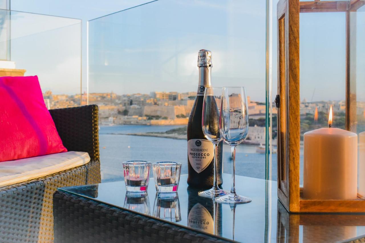 Unique Seafront Triplex Penthouse With Panoramic Bedroom & Rooftop Jacuzzi Overlooking Valletta Sliema Exteriör bild