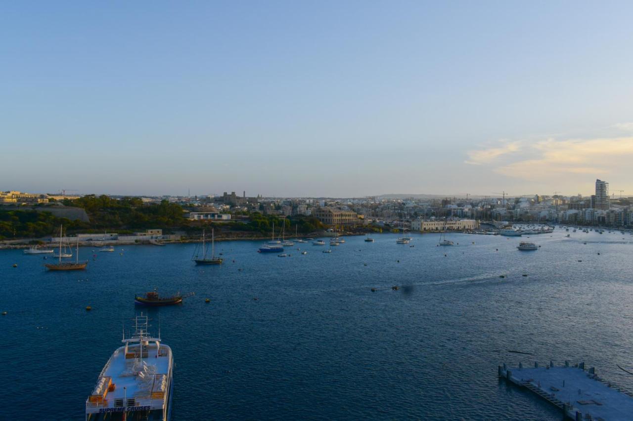 Unique Seafront Triplex Penthouse With Panoramic Bedroom & Rooftop Jacuzzi Overlooking Valletta Sliema Exteriör bild