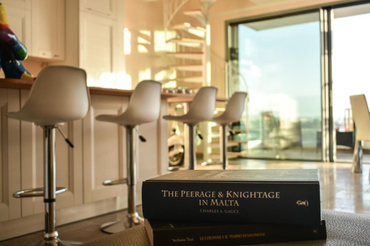 Unique Seafront Triplex Penthouse With Panoramic Bedroom & Rooftop Jacuzzi Overlooking Valletta Sliema Exteriör bild