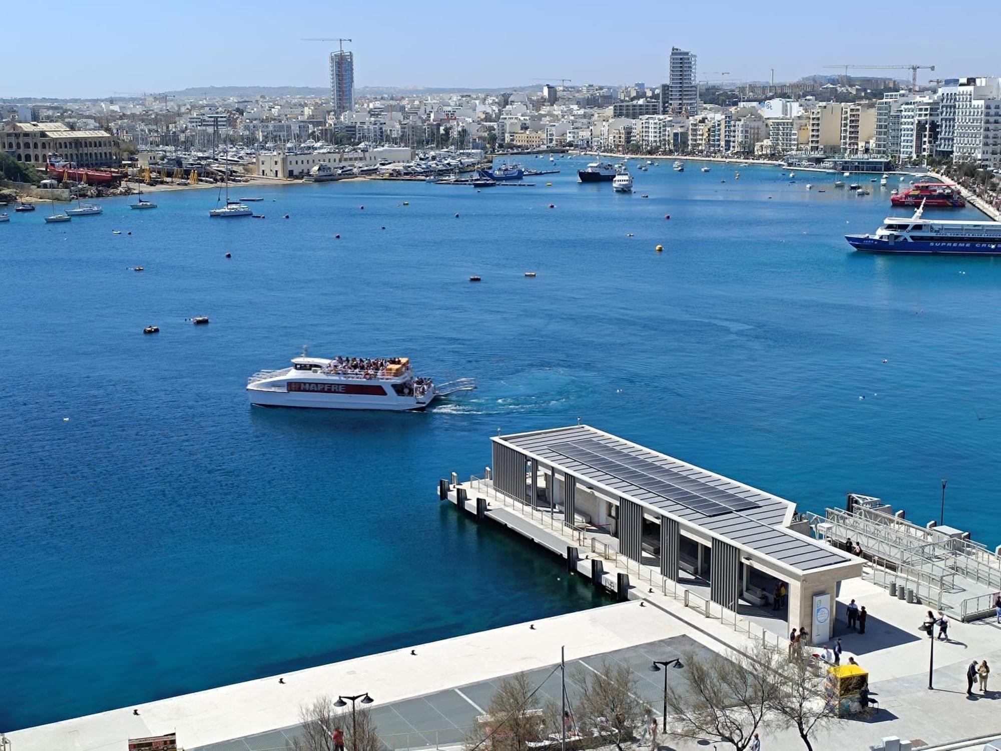 Unique Seafront Triplex Penthouse With Panoramic Bedroom & Rooftop Jacuzzi Overlooking Valletta Sliema Exteriör bild