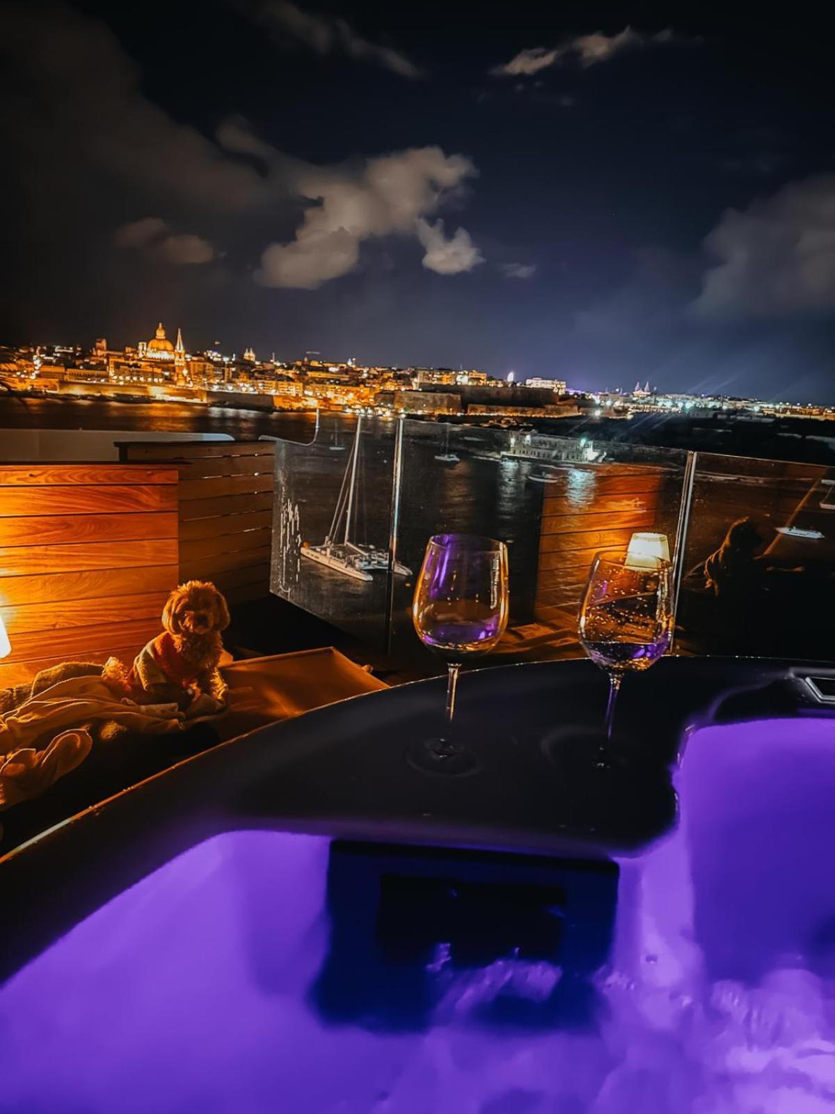 Unique Seafront Triplex Penthouse With Panoramic Bedroom & Rooftop Jacuzzi Overlooking Valletta Sliema Exteriör bild