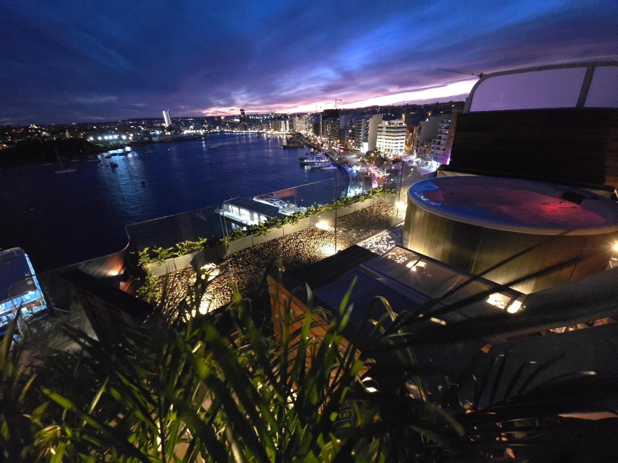 Unique Seafront Triplex Penthouse With Panoramic Bedroom & Rooftop Jacuzzi Overlooking Valletta Sliema Exteriör bild